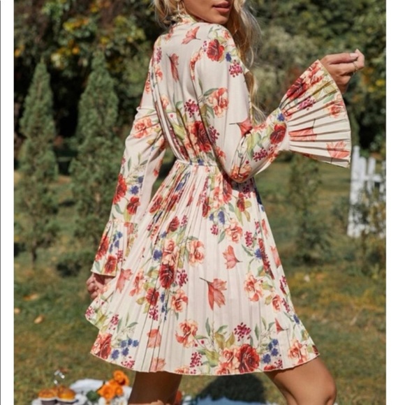 Boho Floral Print Pleated Flounce Sleeve Tie Neck Dress - Picture 2 of 7